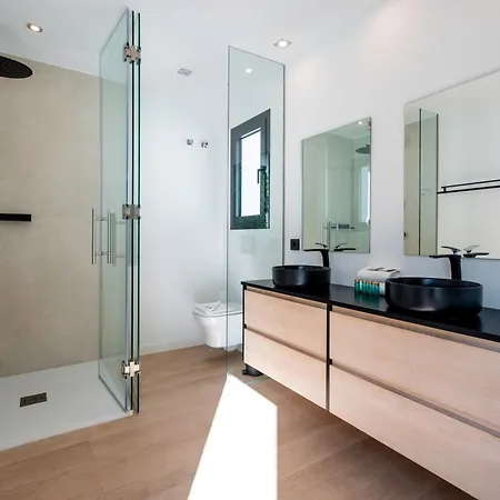 Vacation I La Moderne, Sparkling Heated Pool, Private Gym, Cine Room, Arcade Machines