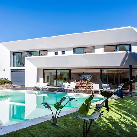 Vacation I La Moderne, Sparkling Heated Pool, Private Gym, Cine Room, Arcade Machines *